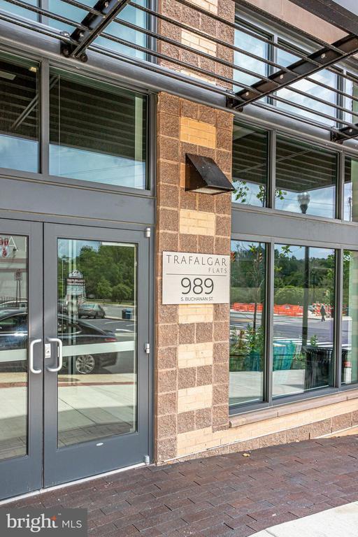 Building Photo - 989 S Buchanan St