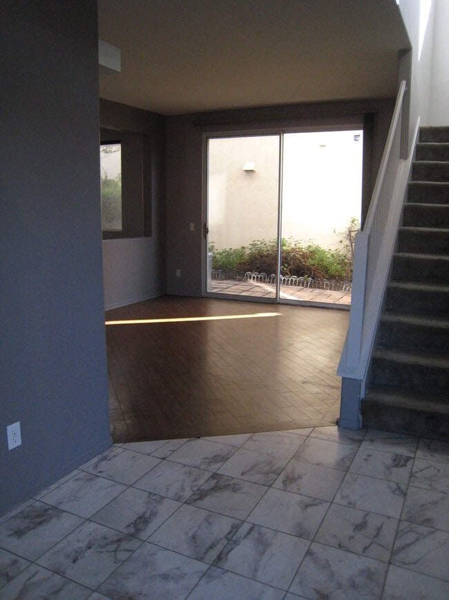 Building Photo - 9564 Capricorn Way