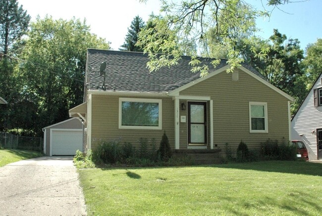 Primary Photo - 1317 Herrick Ave NE