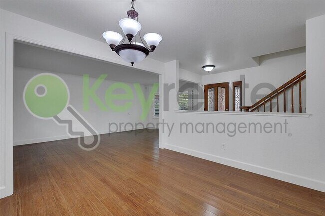 Building Photo - 1330 Kingswood Dr