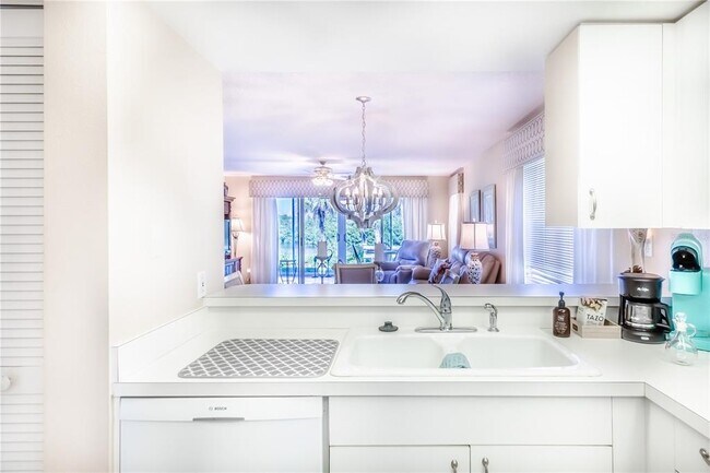 Building Photo - 821 Waterside Dr