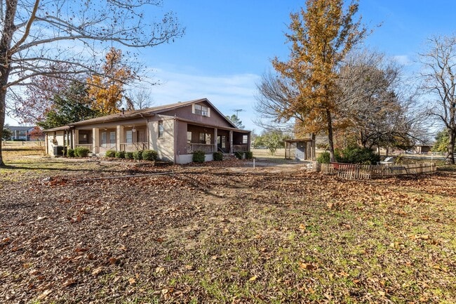 Building Photo - Blissful in Burleson ISD