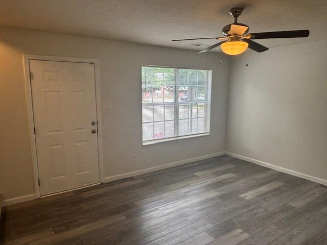 Building Photo - 2933 Colt Dr NE