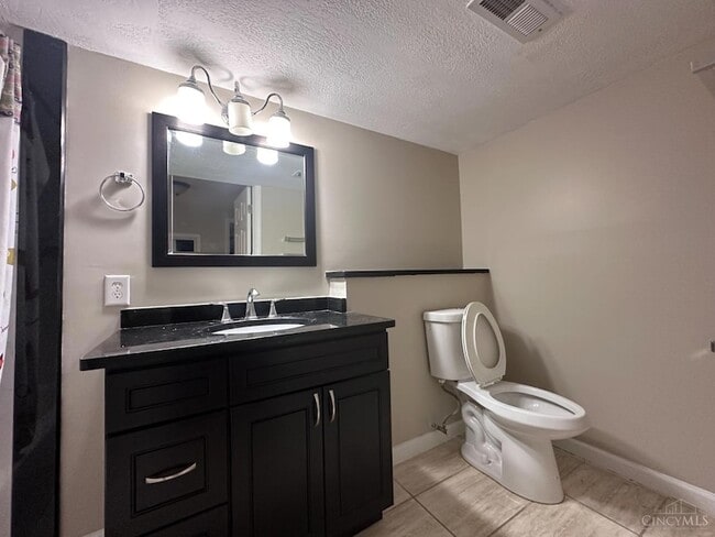 Building Photo - 2355 Henesy Ln