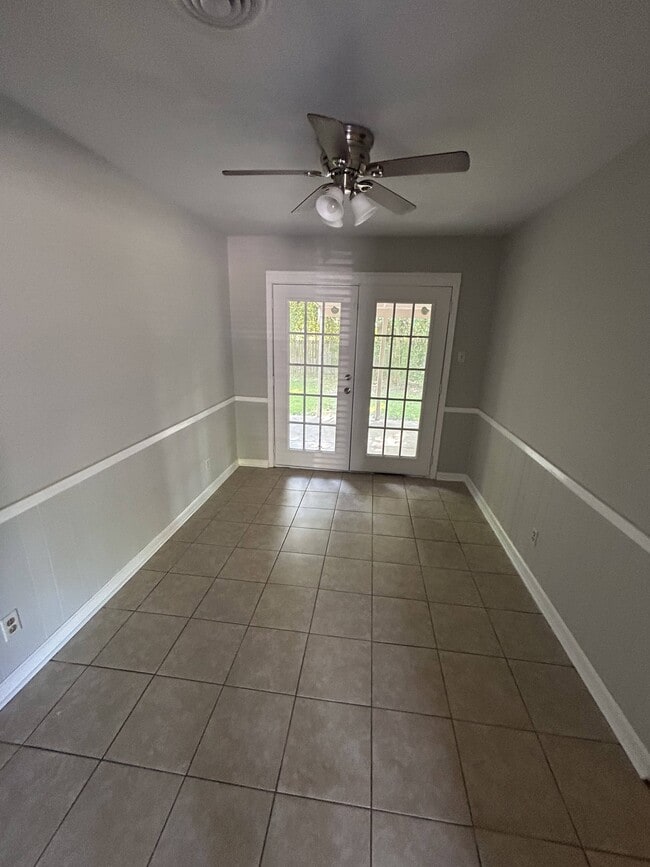 Building Photo - 5125 E Linda Cir