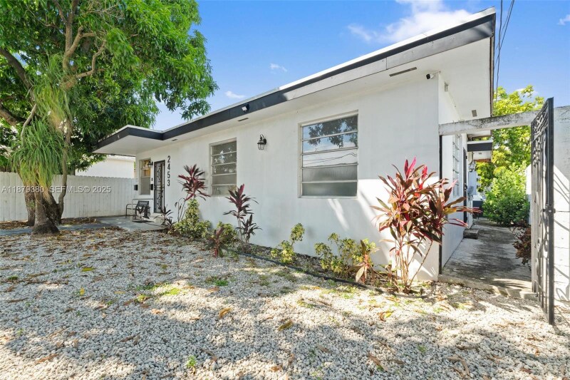 Building Photo - 2453 SW 17th St