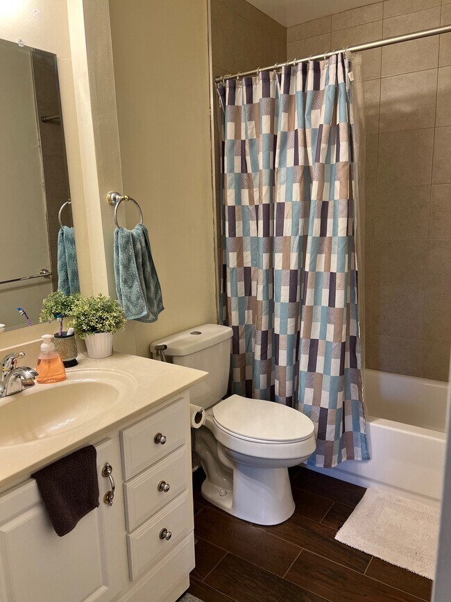 Building Photo - 248 Tintern Ct