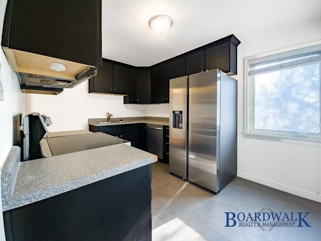 Building Photo - Spacious 4-Bed Home with Basement & Covered Patio