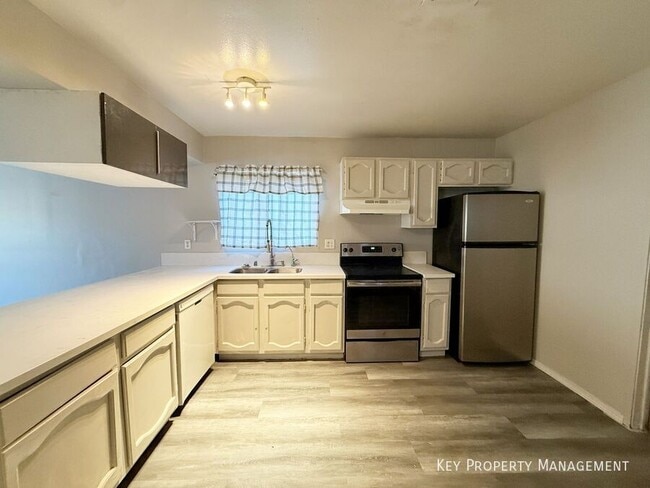 Building Photo - 5206 Golden Ln