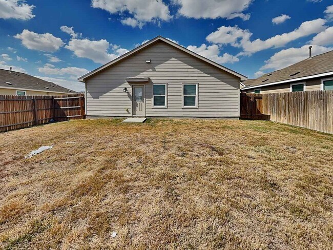 Building Photo - 3238 Kornberg Dr