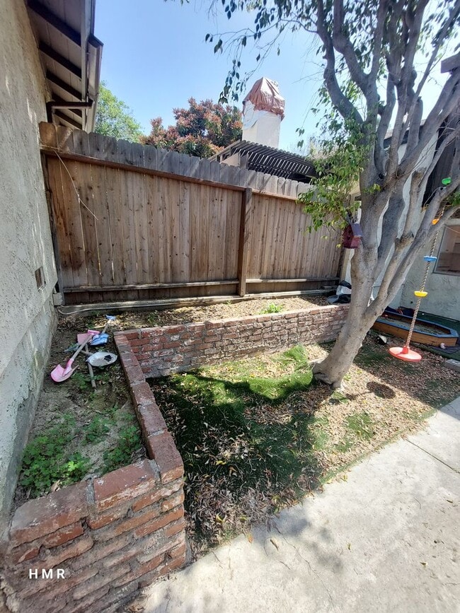 Building Photo - 3 bedrooms 3 baths in San Dimas Glenwood T...