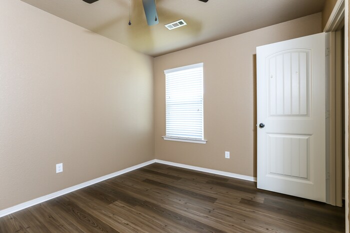 Building Photo - 6413 Amalie Dr