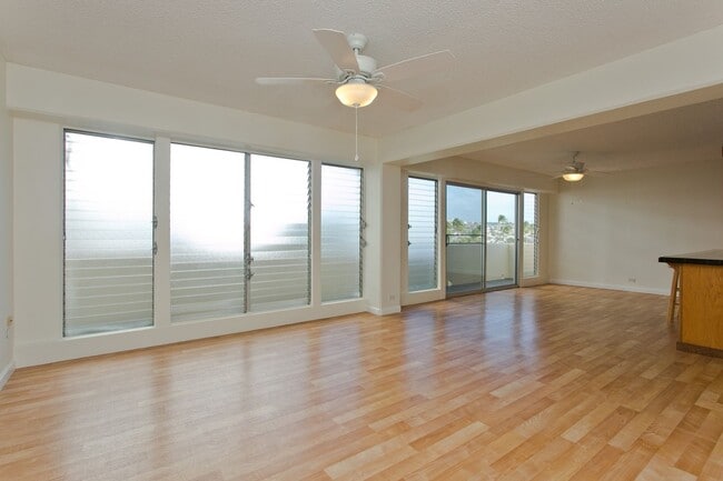Building Photo - 3 bed, 2 bath, 1 parking in Waikiki with D...