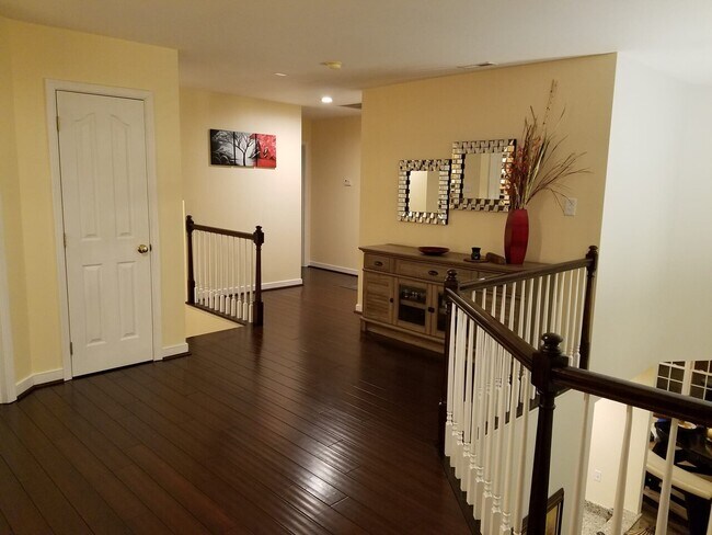 Building Photo - 4917 Sadler Glen Ct, Glen Allen, VA 23060