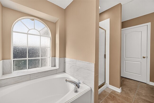 Building Photo - 4011 Alexis Cir
