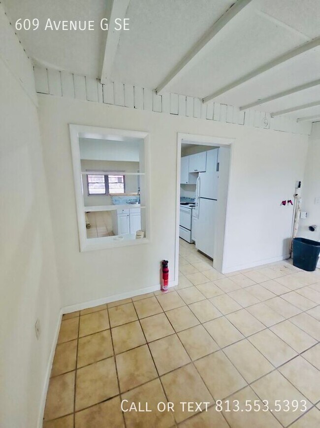 Building Photo - 609 Ave G SE