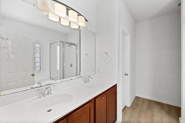 Building Photo - 1708 Rockland Dr