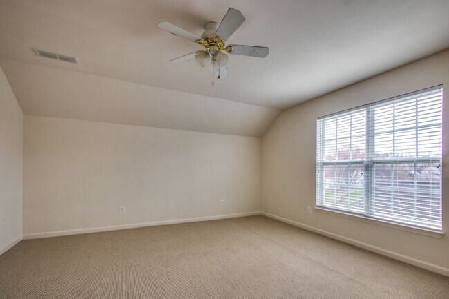 Building Photo - Single family - unfurnished - YEAR ROUND rental - Villages of Old Landing