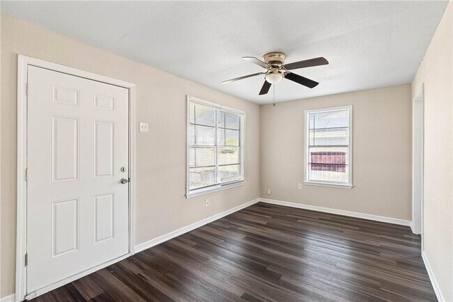 Building Photo - HOUSING VOUCHERS ACCEPTED