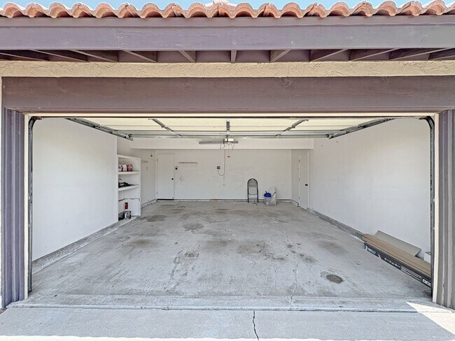 Building Photo - Spacious 4B/3BA Rancho Bernardo Home with ...