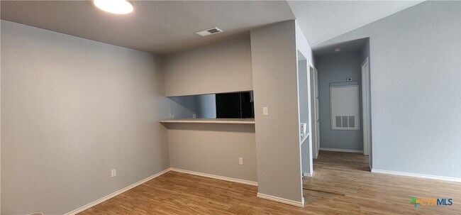 Building Photo - 1202 Thorpe Ln