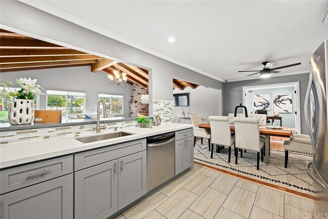 Building Photo - 12482 Farndon Ave