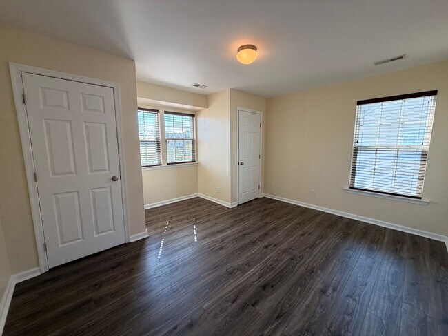 Building Photo - 42 Kilverstone Way