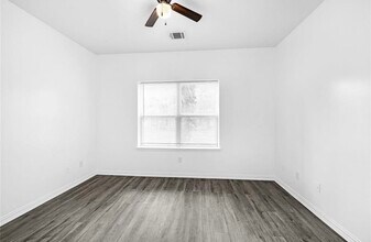 Building Photo - 6122 W Mt Houston Rd