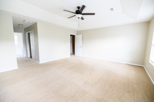 Building Photo - 2000 Lannigan Dr
