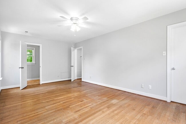 Building Photo - $2,500 / 3 br / 3 ba / 1,750 sqft