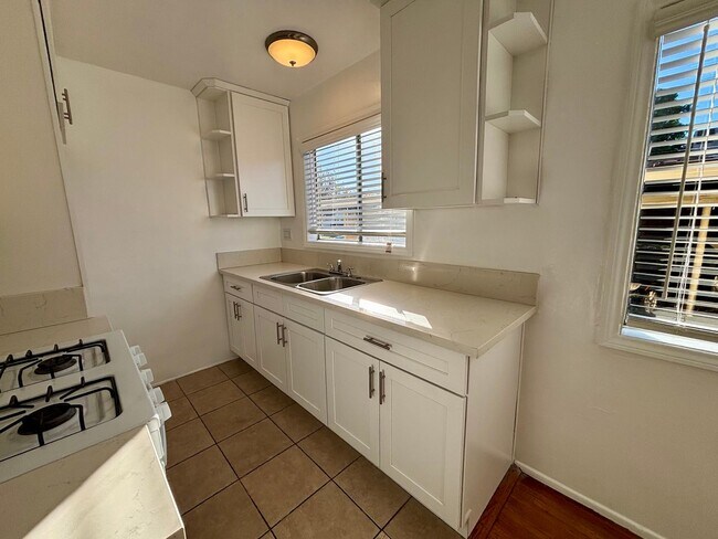 Building Photo - Victory, 1700-1702