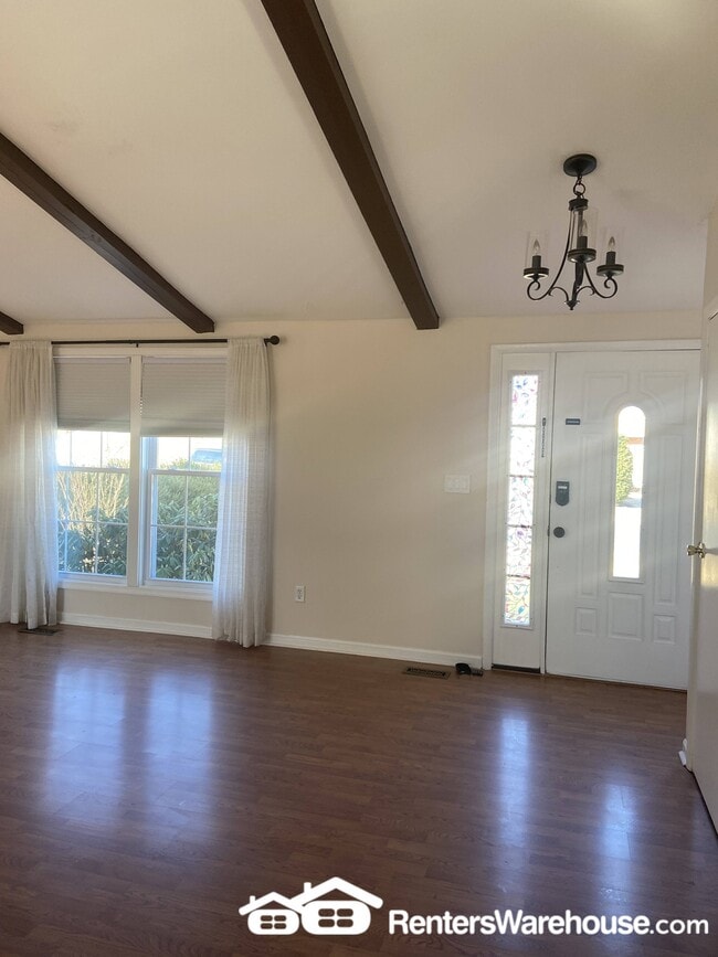 Building Photo - 750 Hyde Park Dr