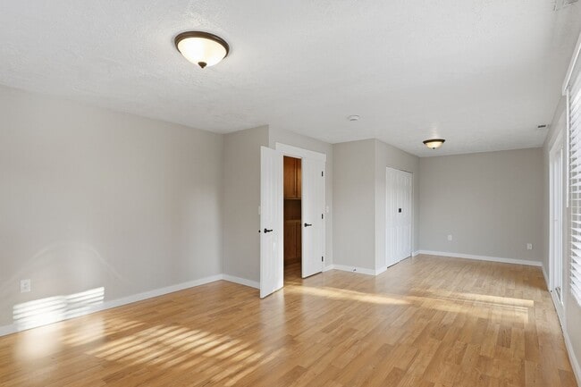 Building Photo - Charming Silverton Home Near Downtown