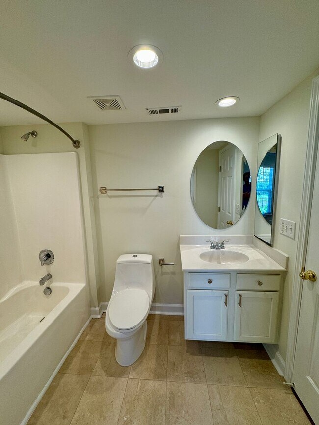 Building Photo - 3BR/3BA Townhouse in Ballantyne