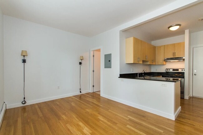 Building Photo - Excellent One Bedroom