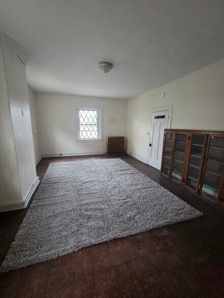 Building Photo - 806 13th St