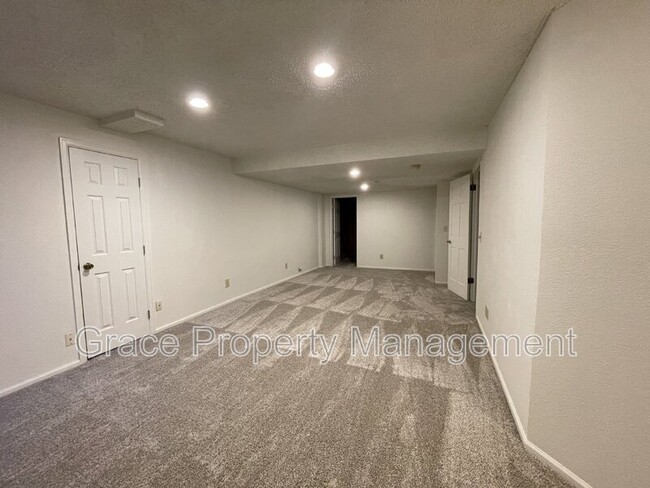 Building Photo - 2351 Ranch Dr