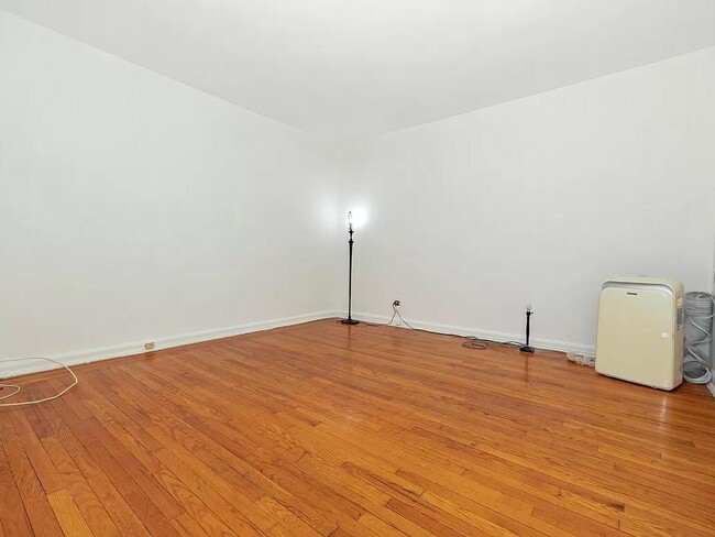Building Photo - 445 W 240th St
