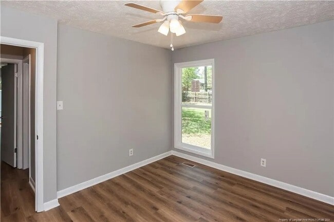 Building Photo - 2012 Lakemeadow Dr