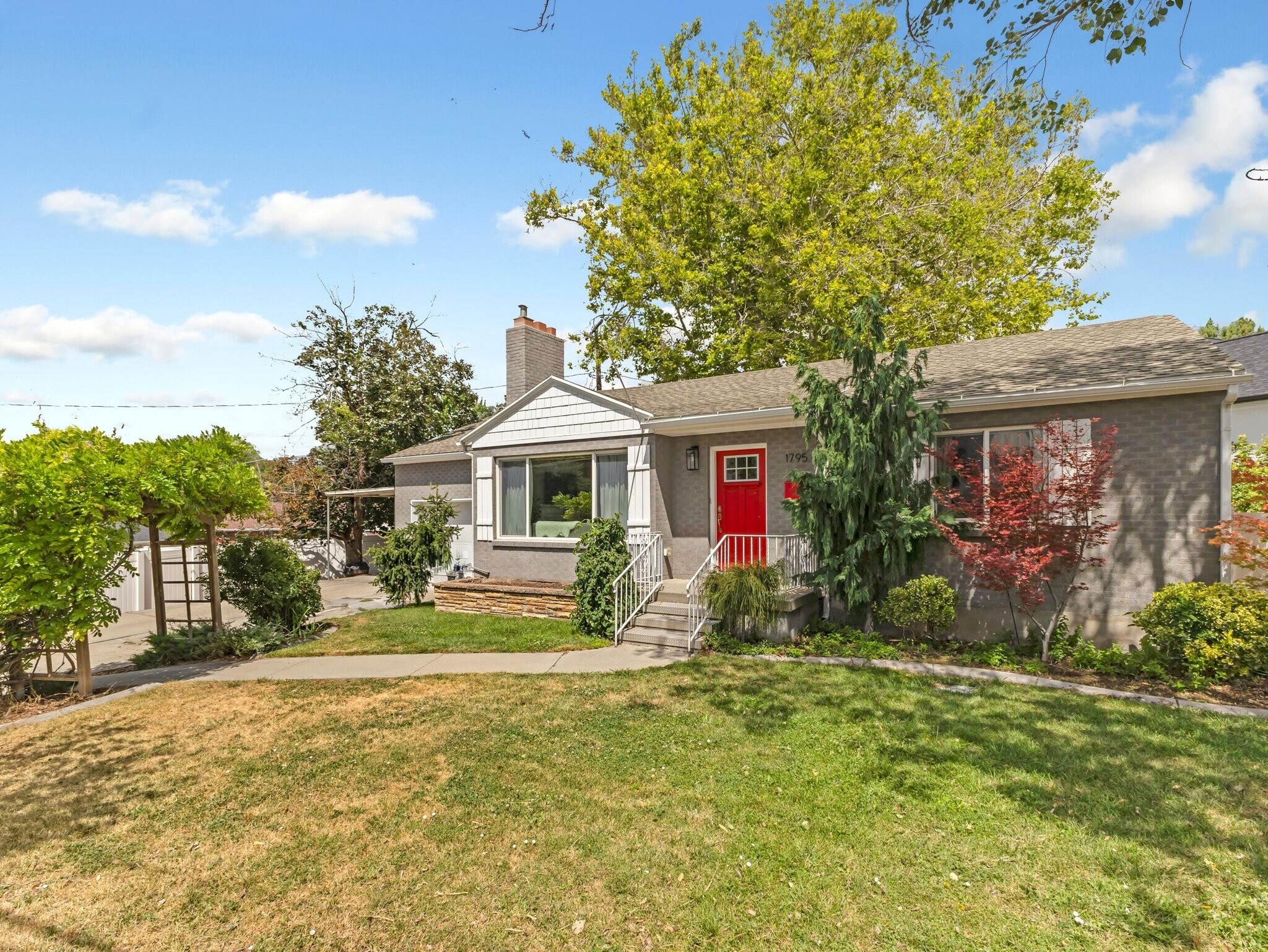 Building Photo - 1795 Gundersen Ln S