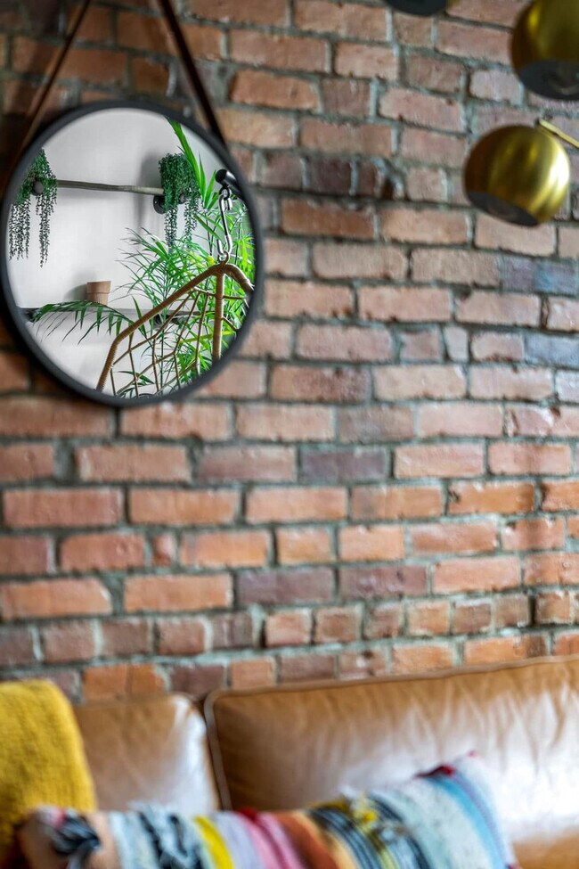 Building Photo - 98 Brickel St