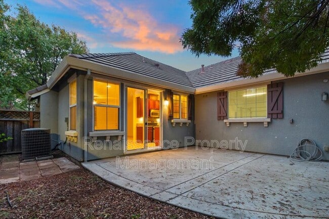 Building Photo - 363 W Viento St