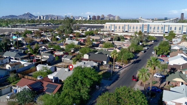 Building Photo - 1950 W Palm Ln