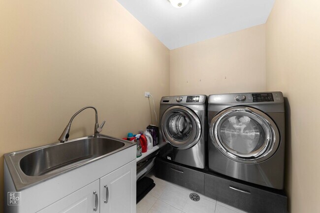 Building Photo - 15513 Whitehall Ln