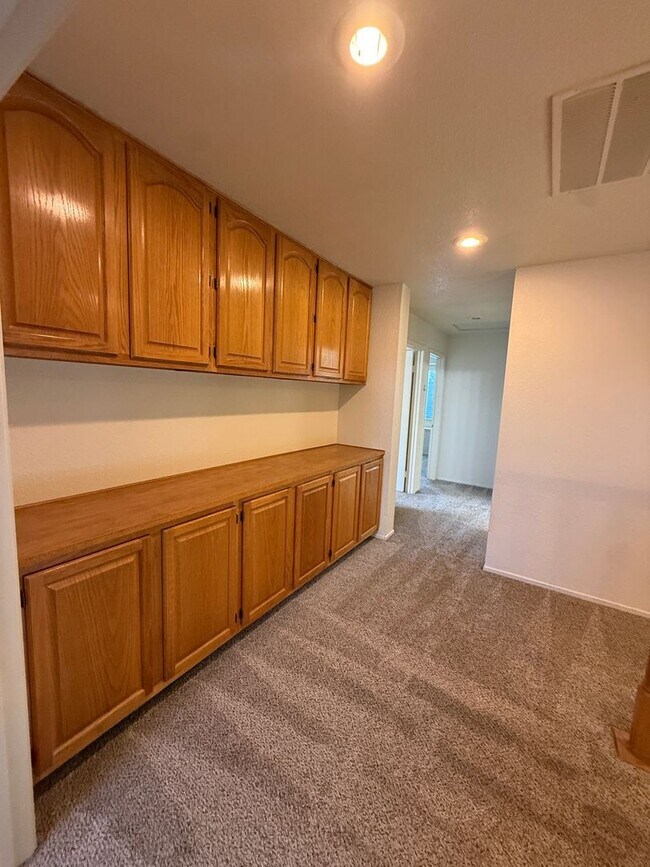 Building Photo - 696 Harvard Ct