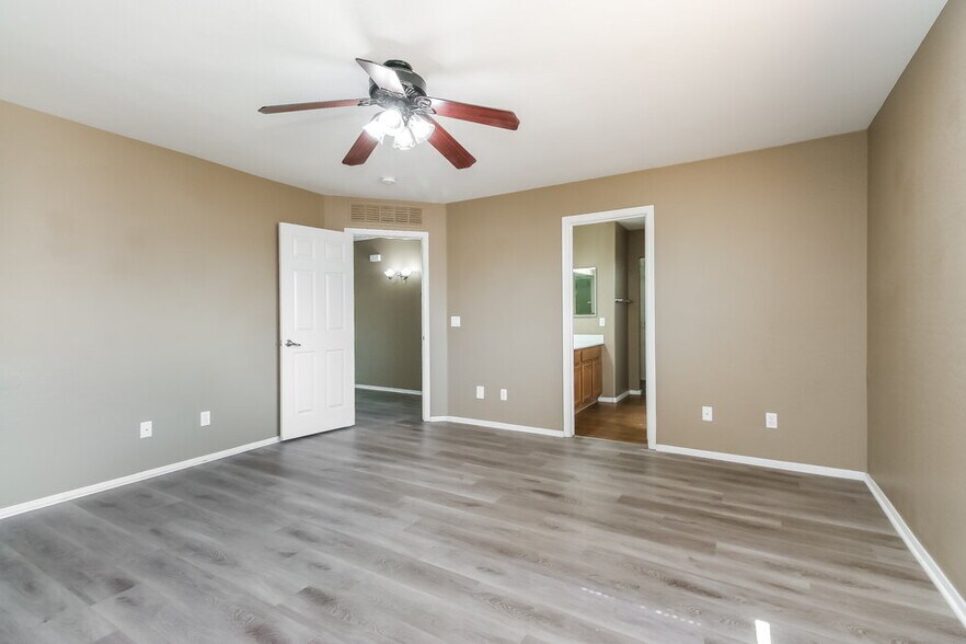 Building Photo - 3301 W Carlos Ln