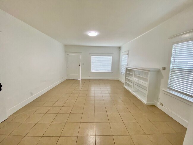 Building Photo - 2919 Van Buren Pl