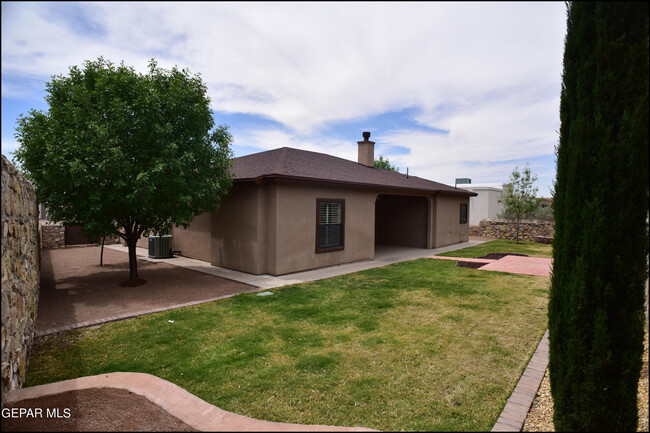 Building Photo - 7337 Black Mesa Dr