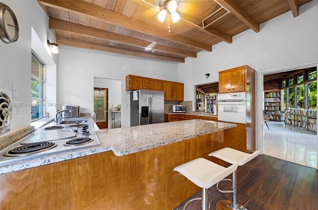 Building Photo - 2321 Tigertail Ct