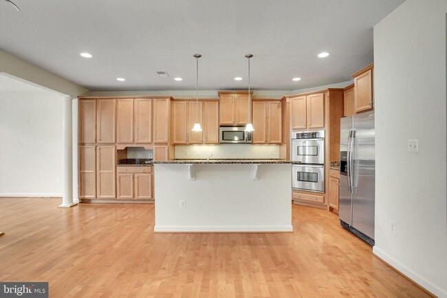 Building Photo - 24949 Bannockburn Terrace